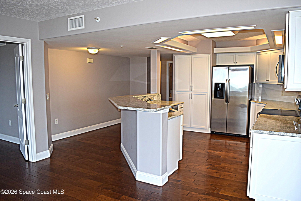 801 Del Rio Way - Photo 4