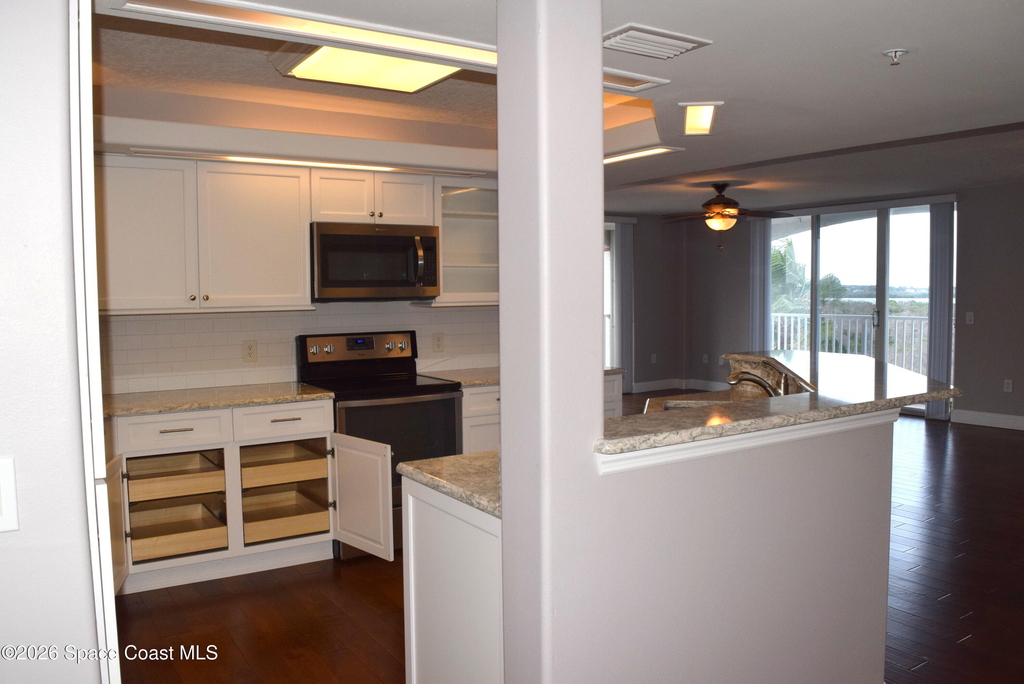 801 Del Rio Way - Photo 5