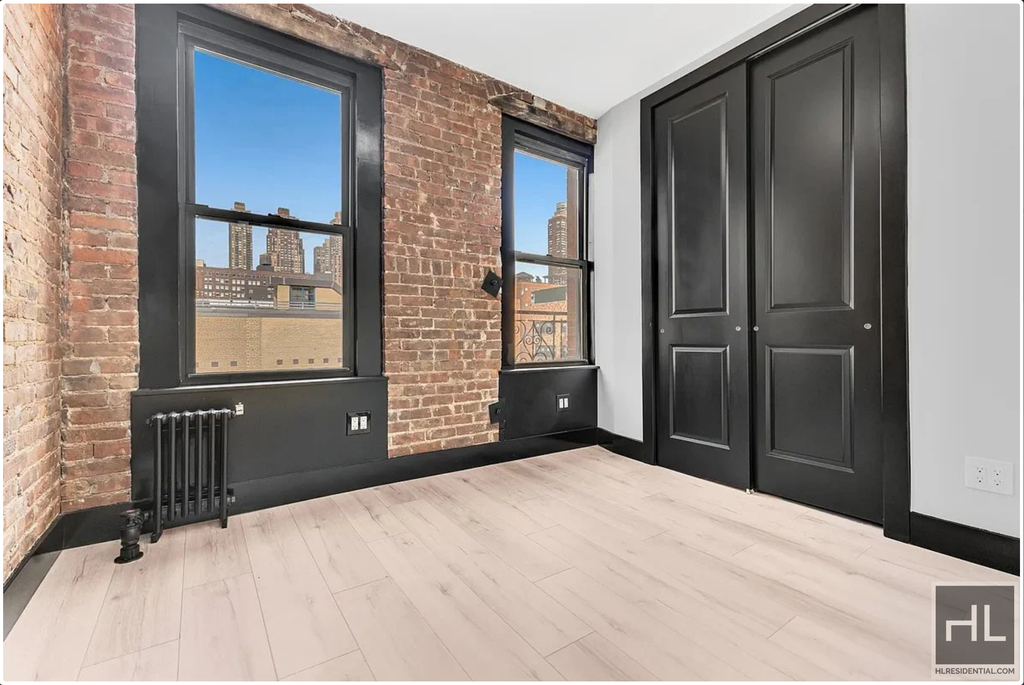 West 52 Street - Photo 0