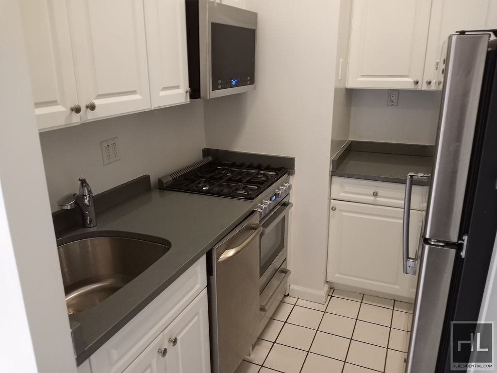West 72 Street - Photo 1