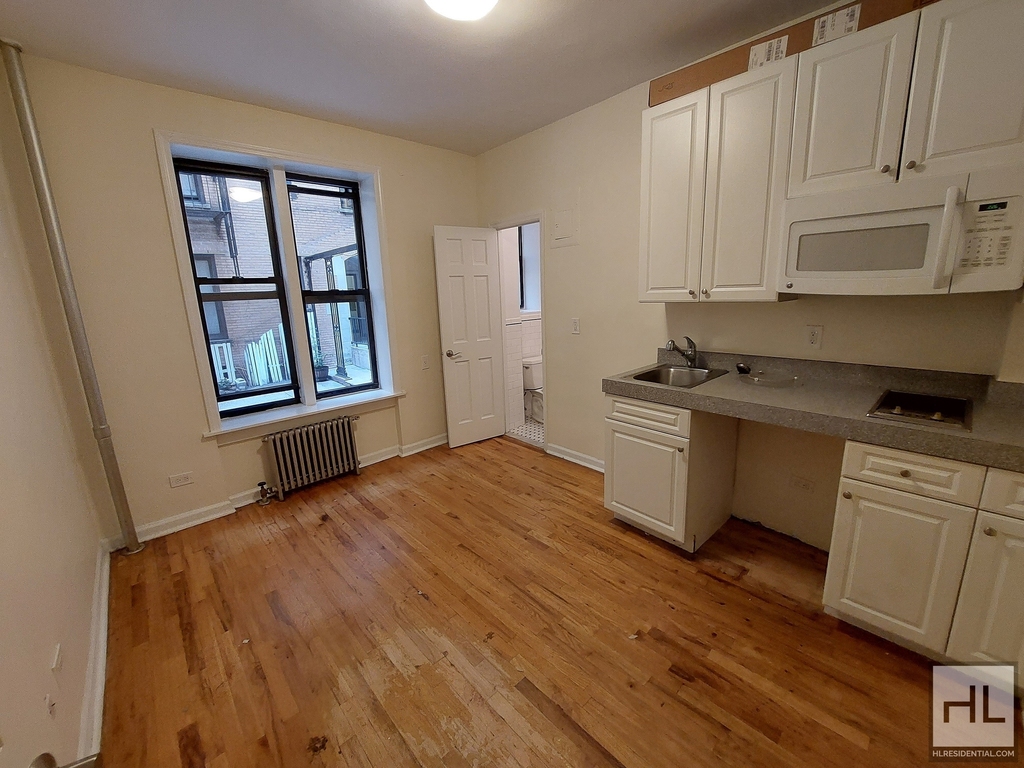 West 45 Street - Photo 0