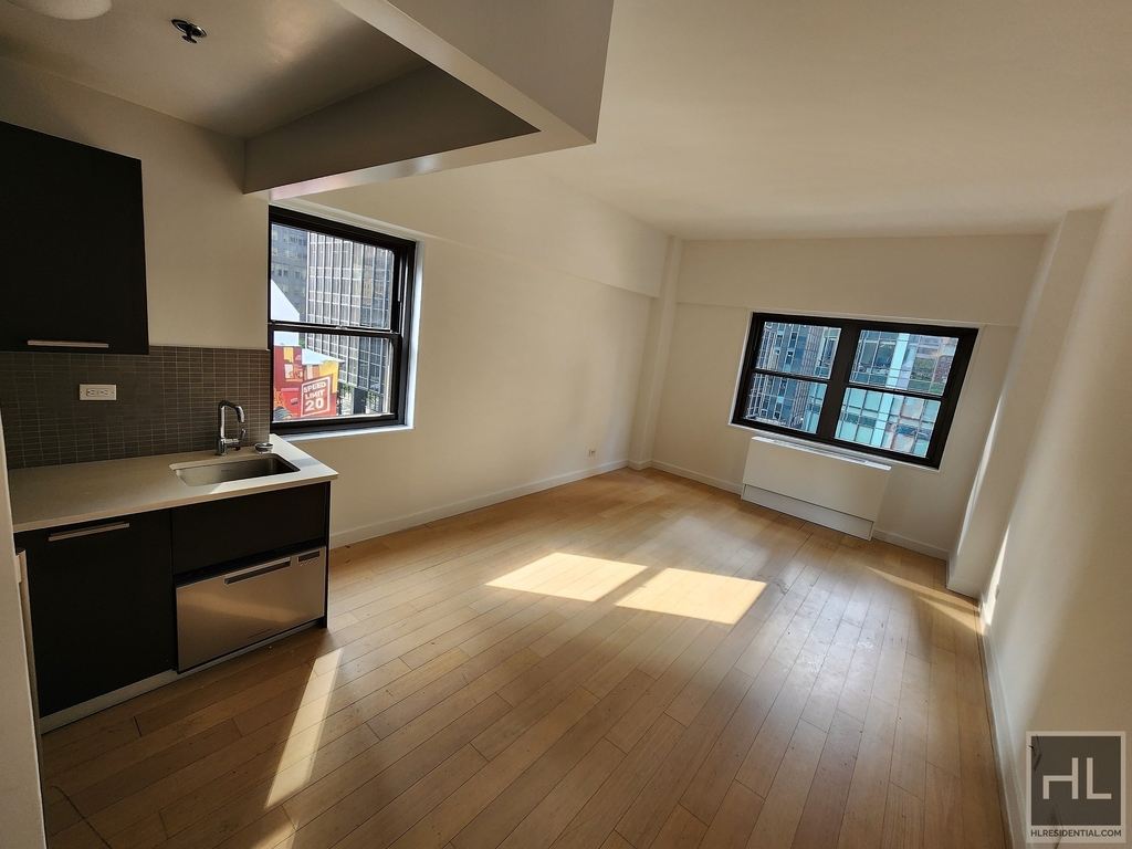 East 39th Street - Photo 2