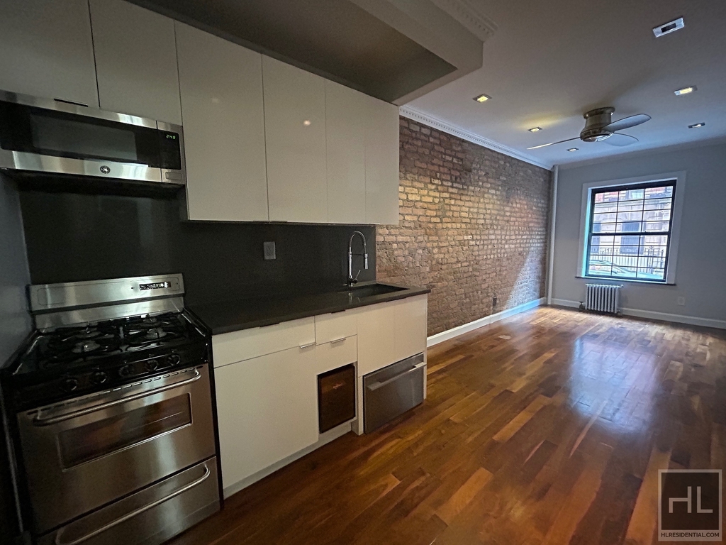 East 11th Street - Photo 1
