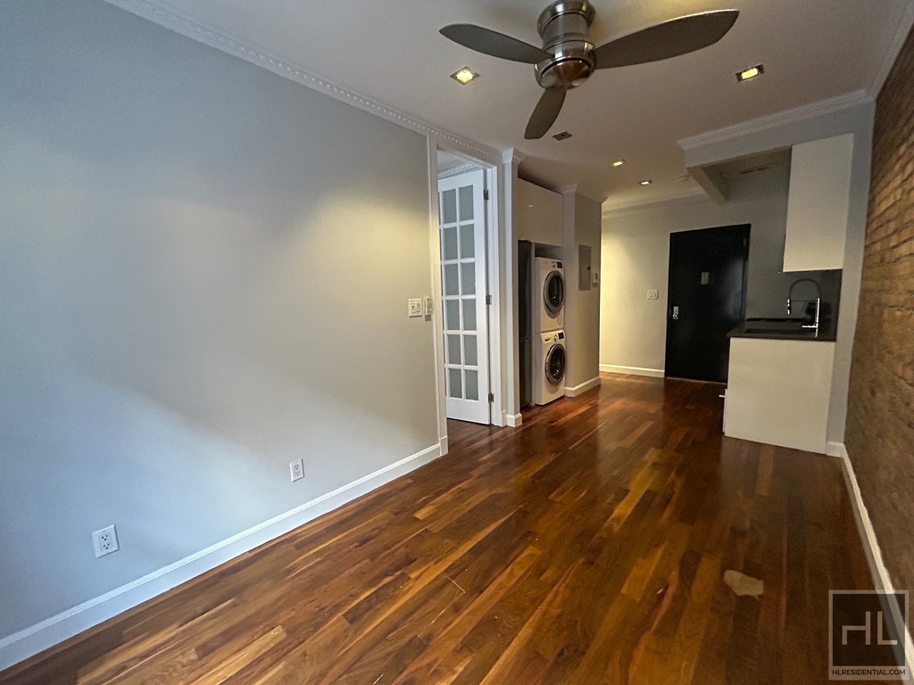 East 11th Street - Photo 2