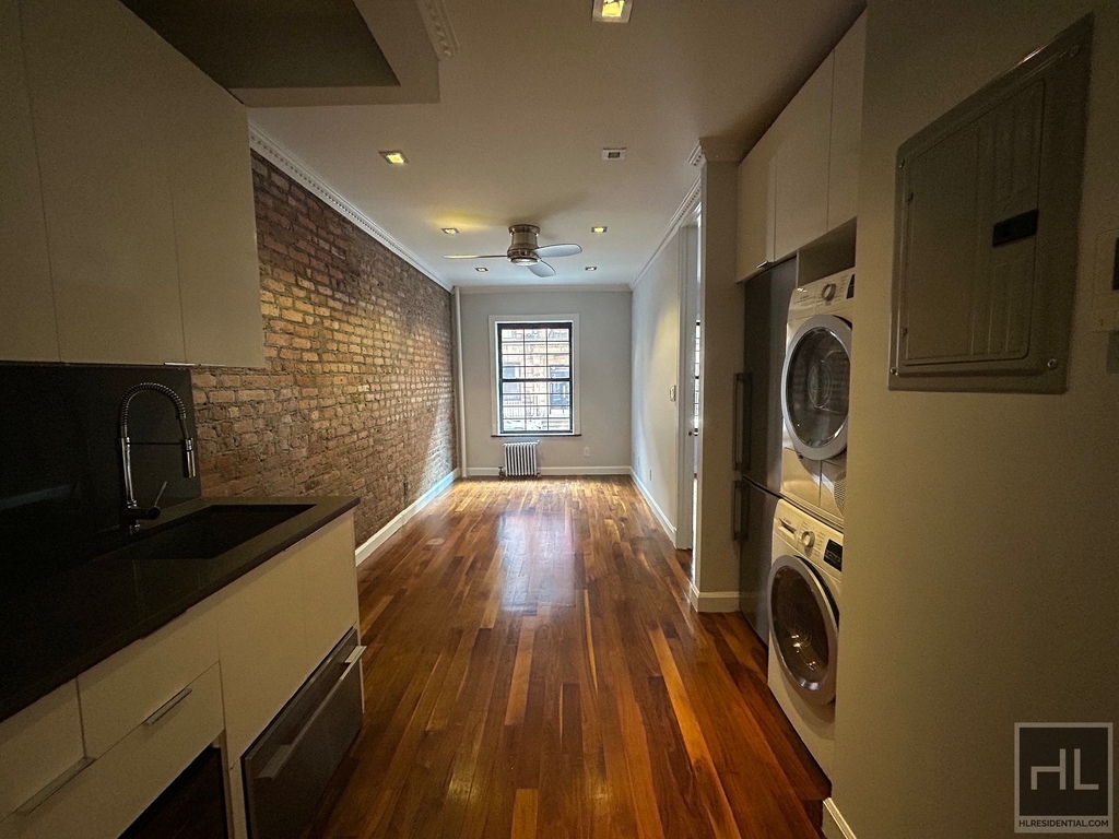 East 11th Street - Photo 0