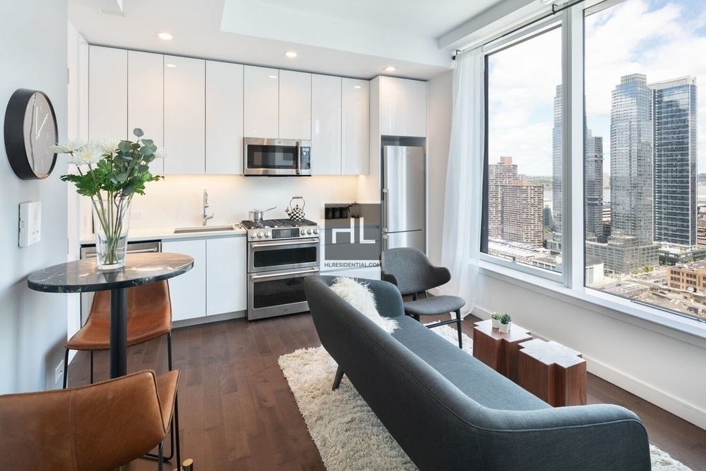 West 36th Street - Photo 0