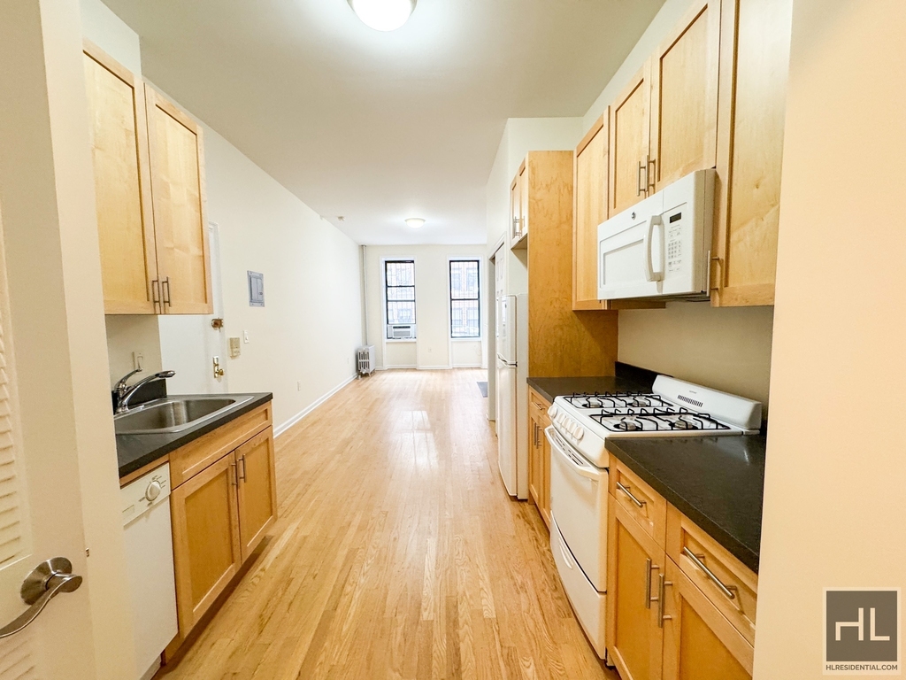 East 89 Street - Photo 2