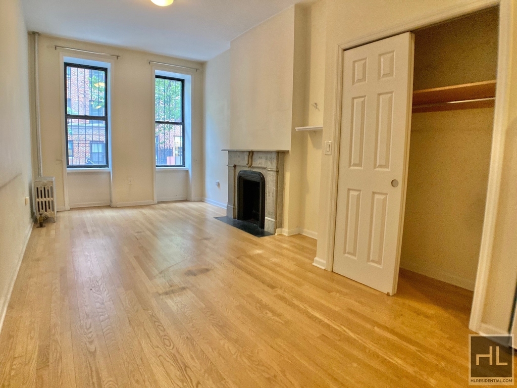 East 89 Street - Photo 1