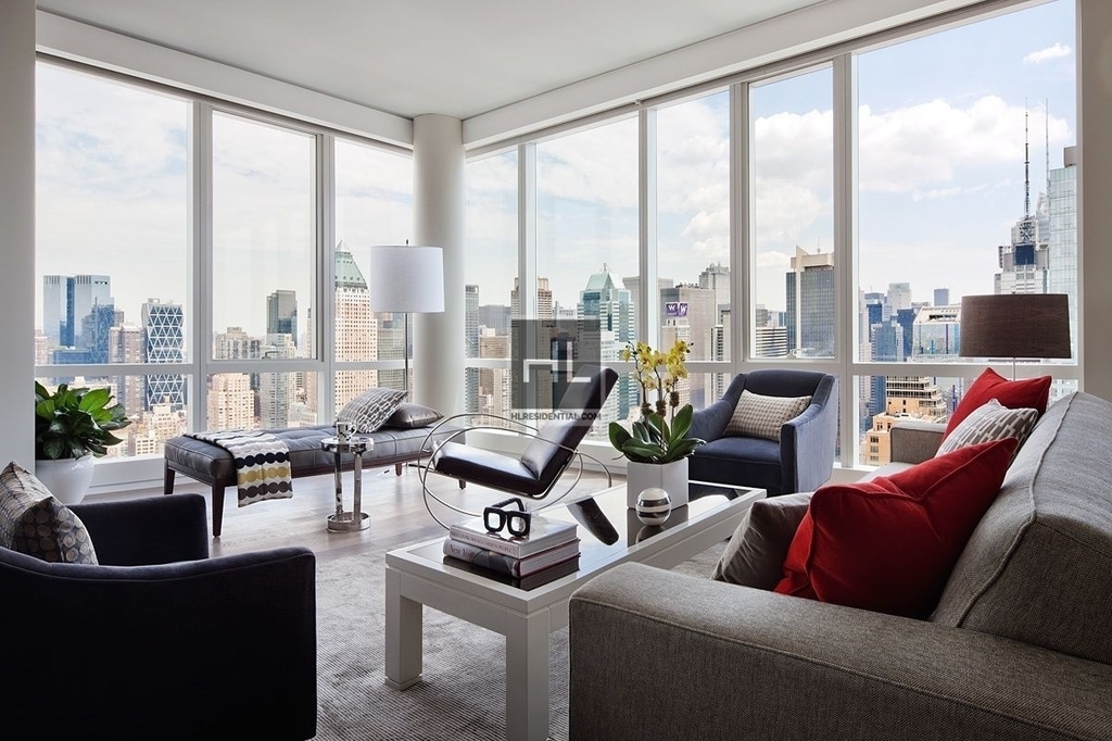 West 42nd Street - Photo 1