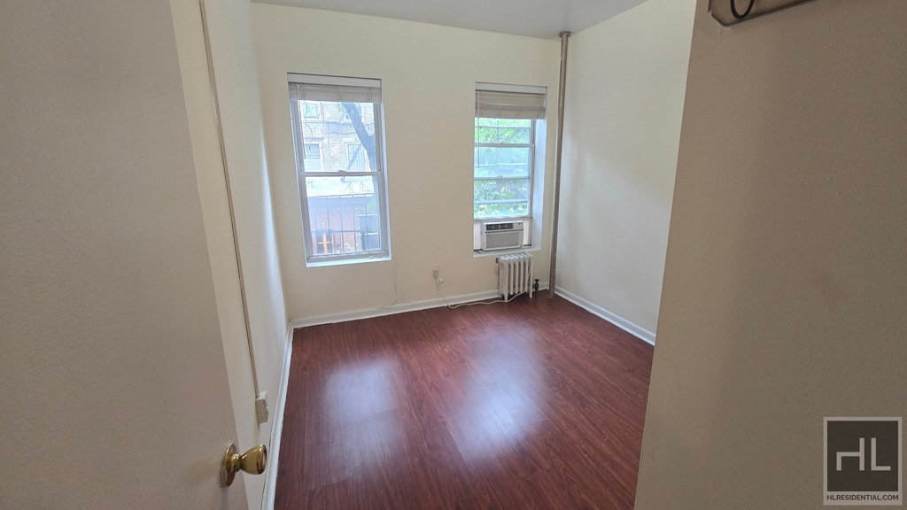 East 11 Street - Photo 2