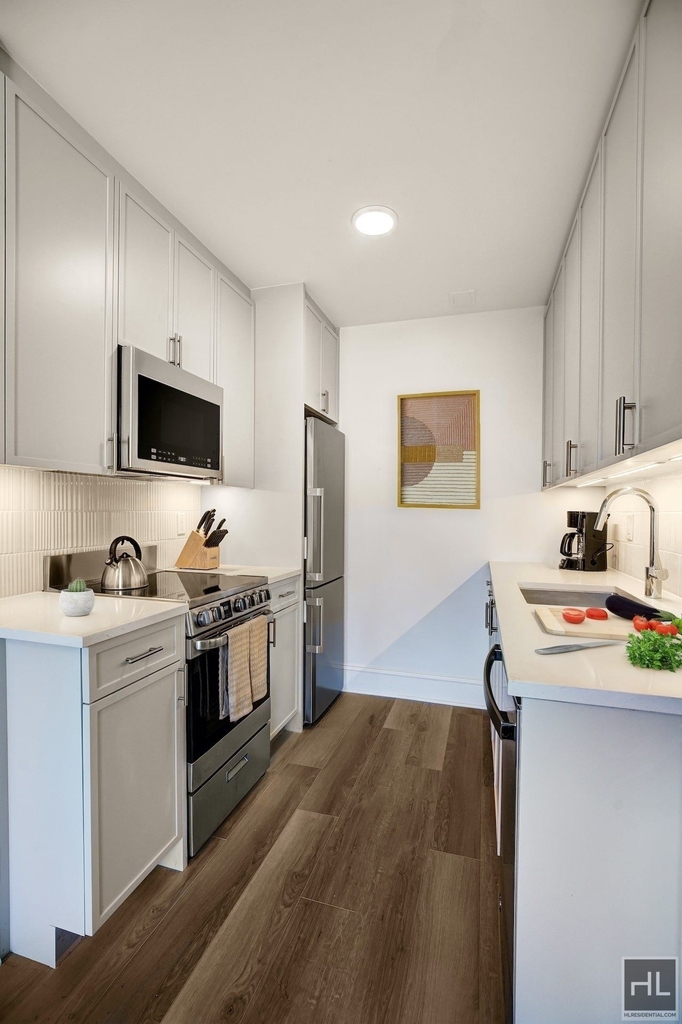 West 34th Street - Photo 3