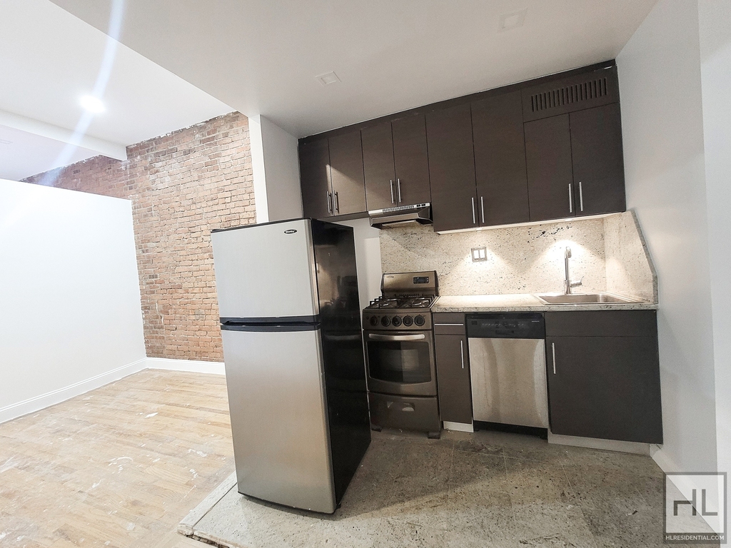 East 80 Street - Photo 4