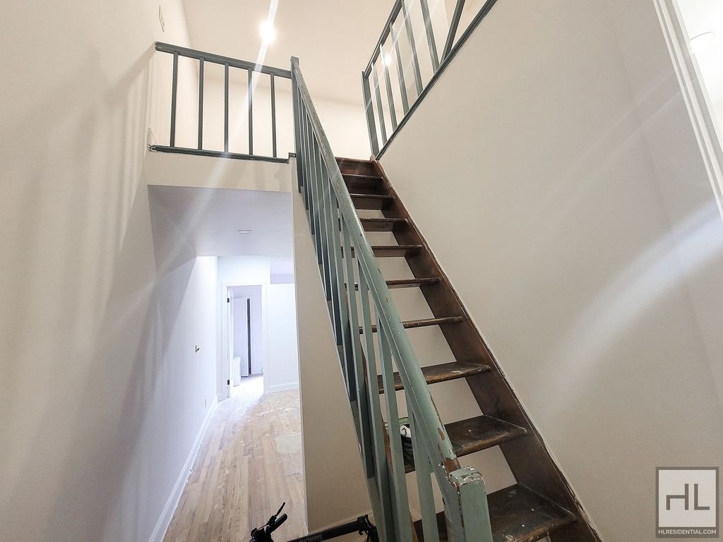 East 80 Street - Photo 2