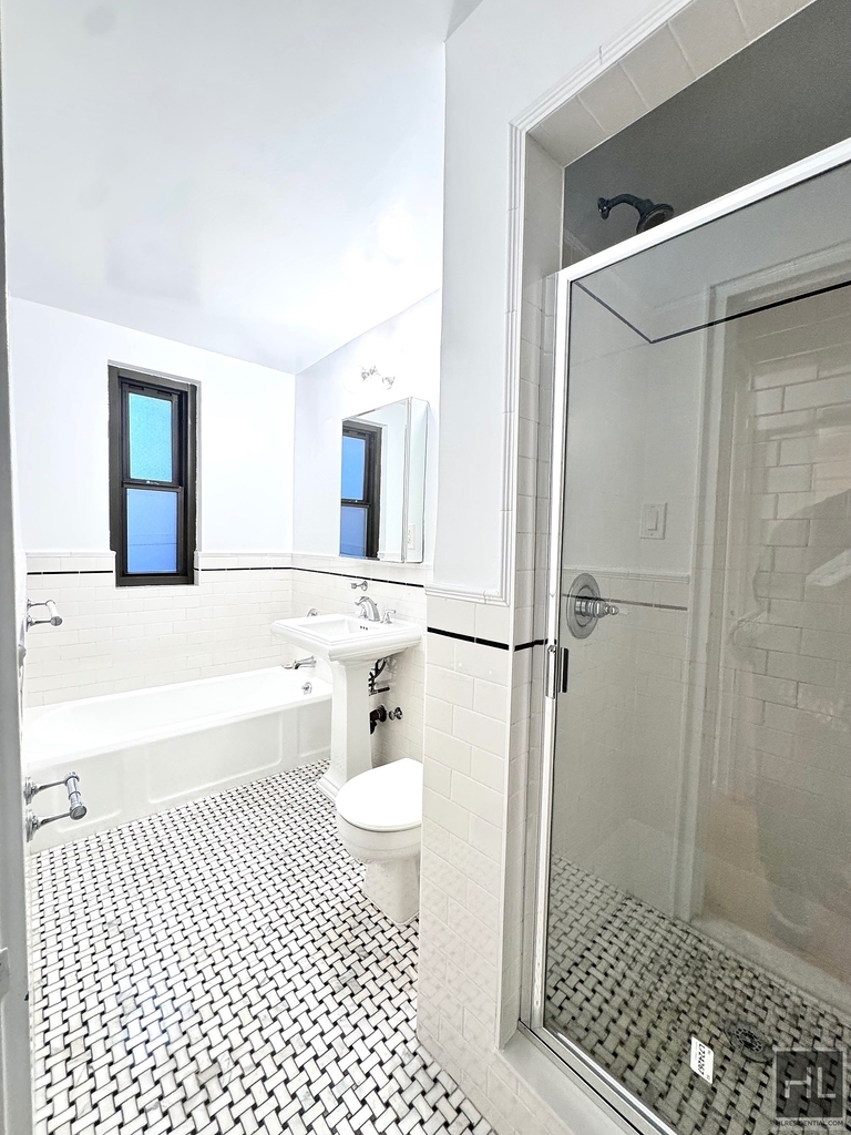 East 56 Street - Photo 5