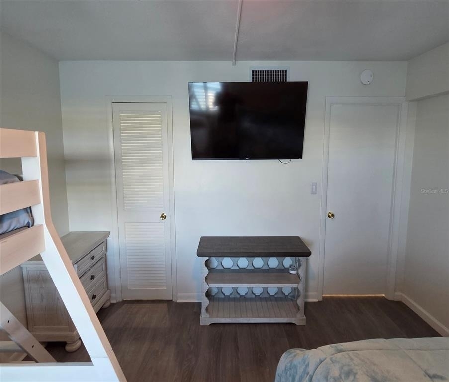 400 64th Avenue - Photo 2