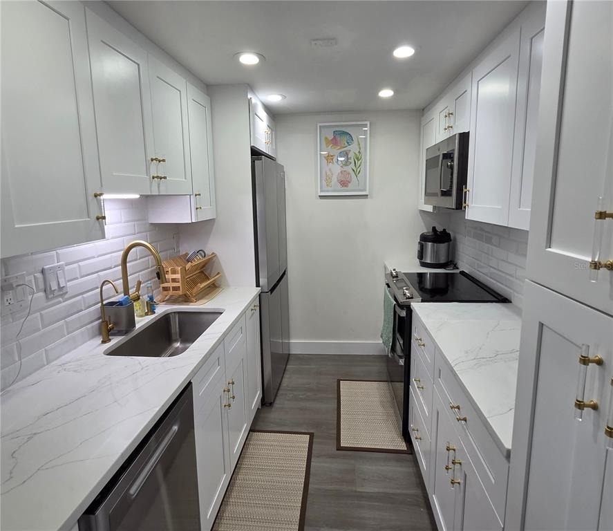 400 64th Avenue - Photo 18