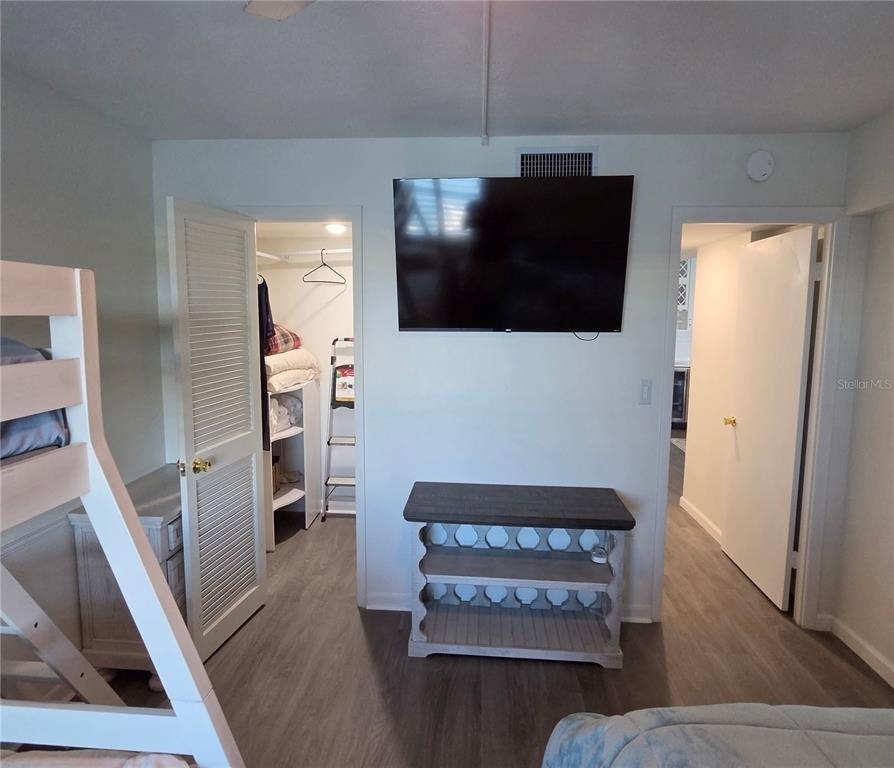 400 64th Avenue - Photo 3