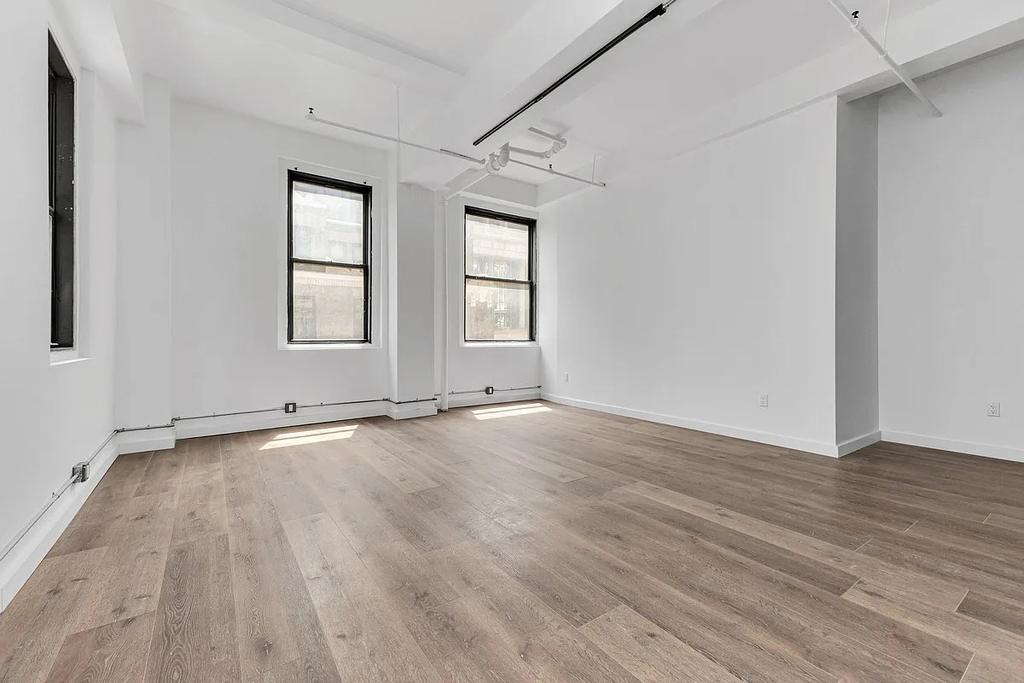 255 West 36th Street - Photo 4