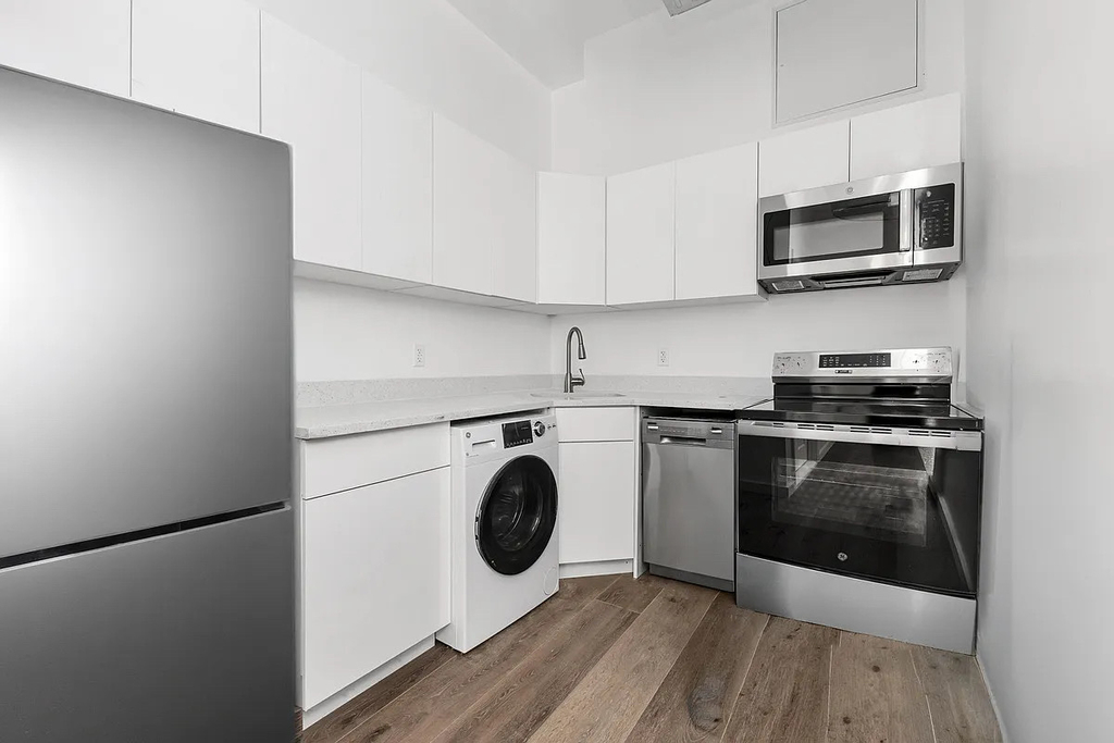 255 West 36th Street - Photo 2