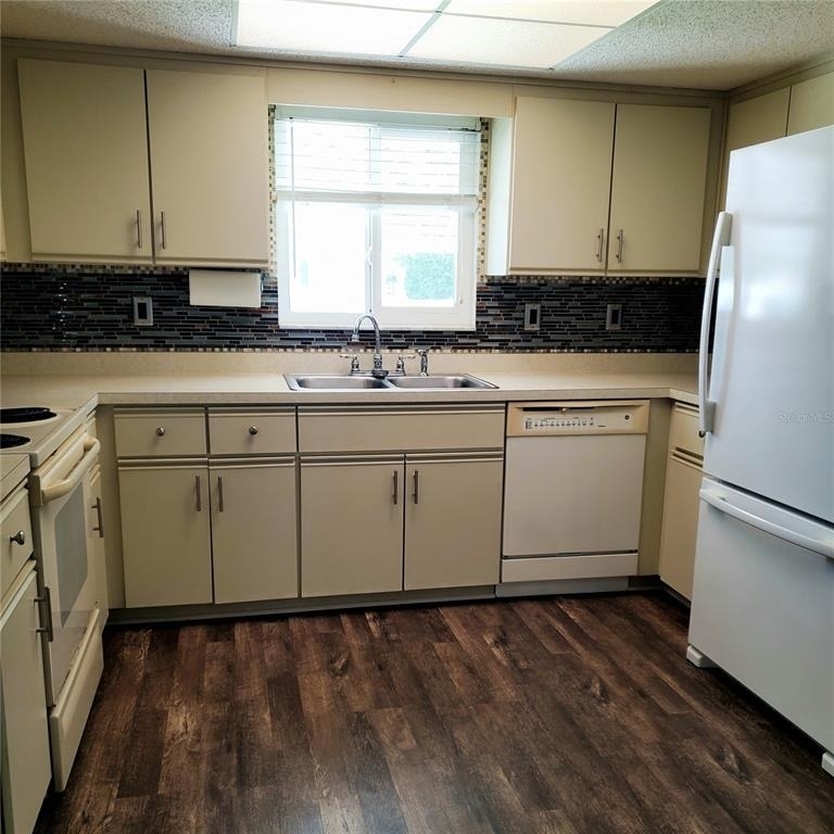 6311 Sw 106th Place - Photo 1