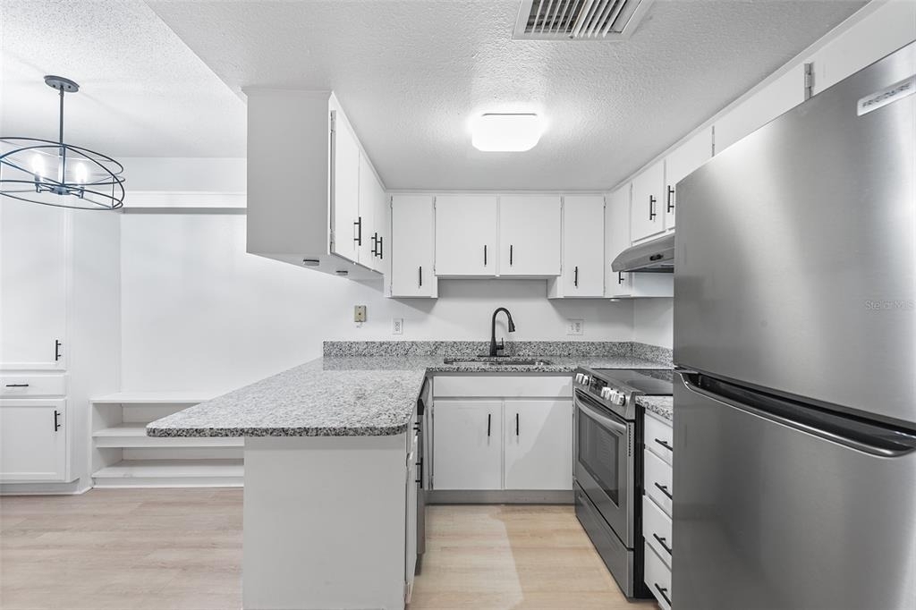 555 62nd Street S - Photo 5