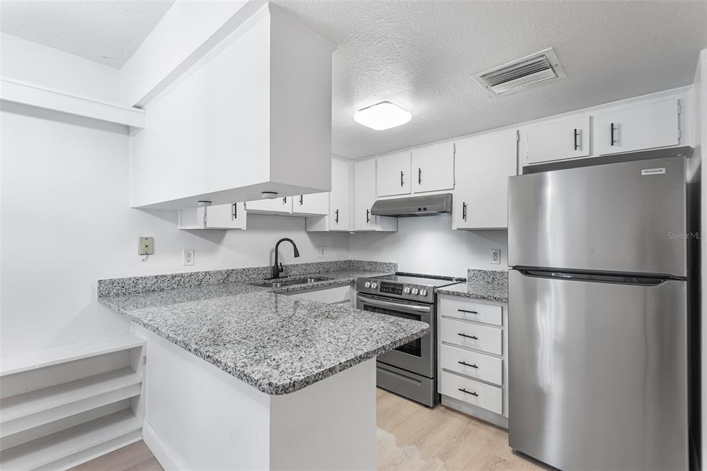 555 62nd Street S - Photo 4