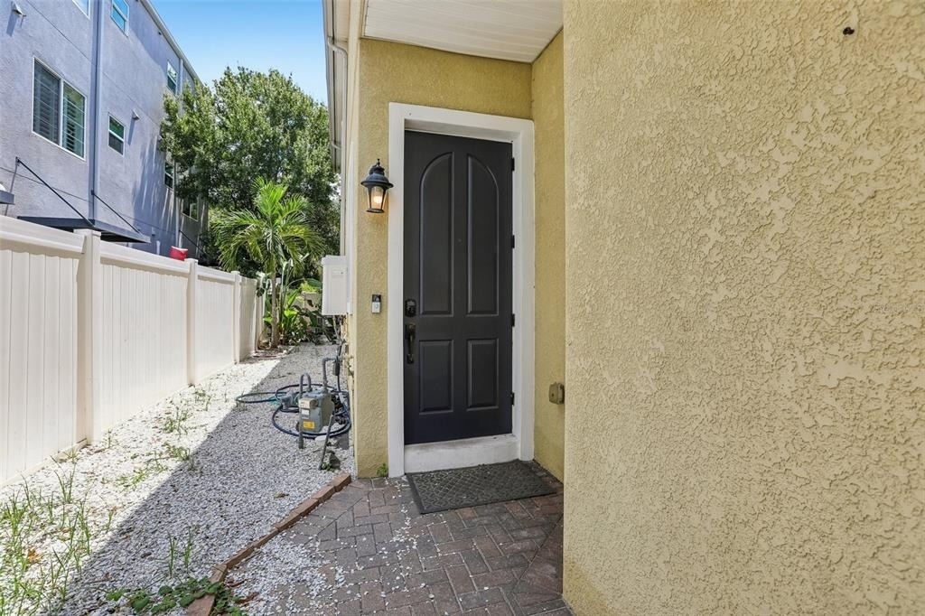 502 S Lincoln Avenue - Photo 2