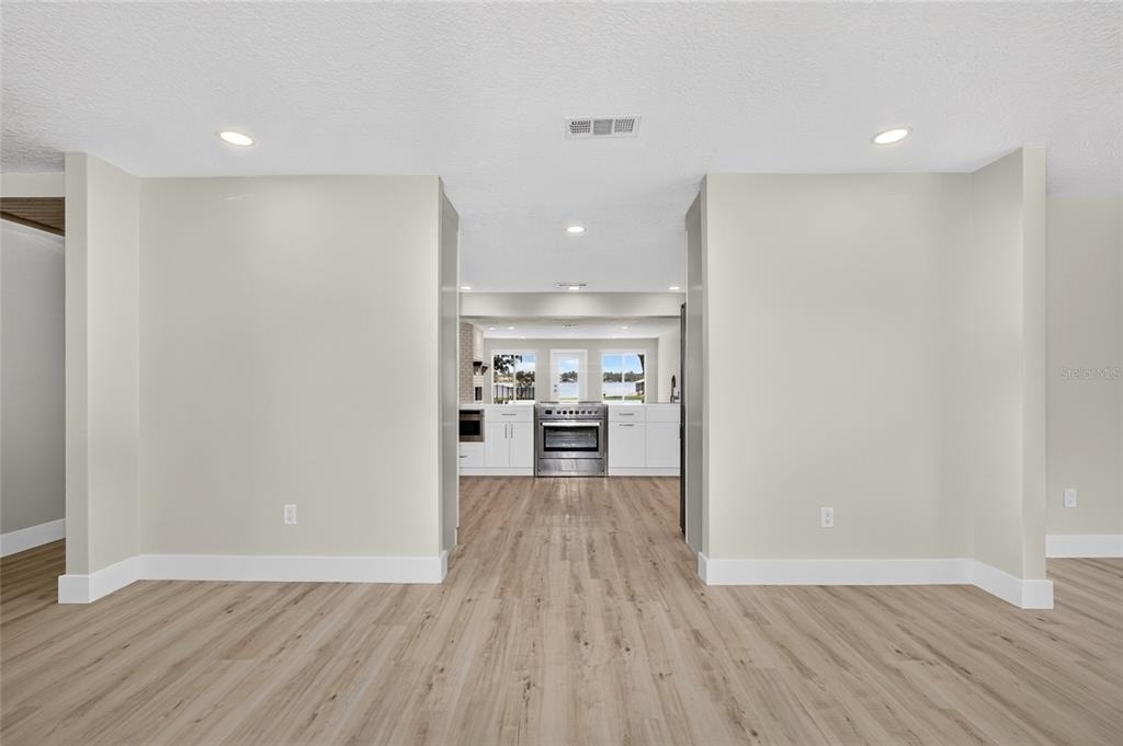 1225 Hoffner Avenue - Photo 2
