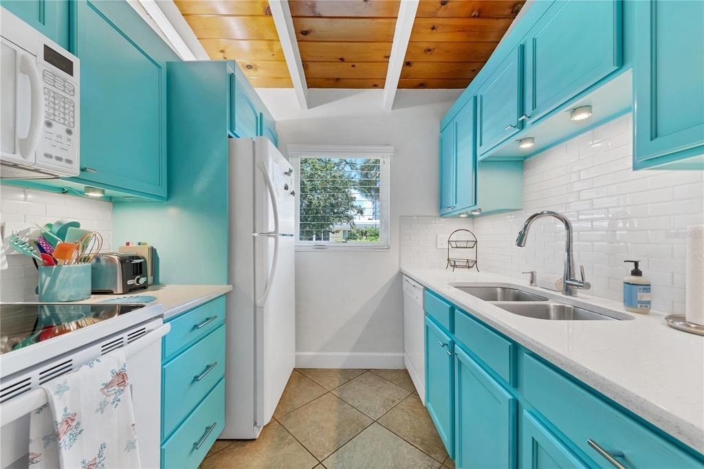 6006 Midnight Pass Road - Photo 13