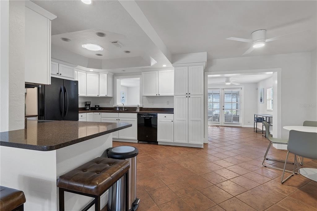 2469 Waldemere Street - Photo 10