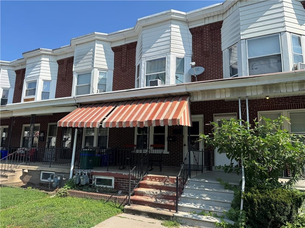 2104 Glendale Avenue - Photo 1