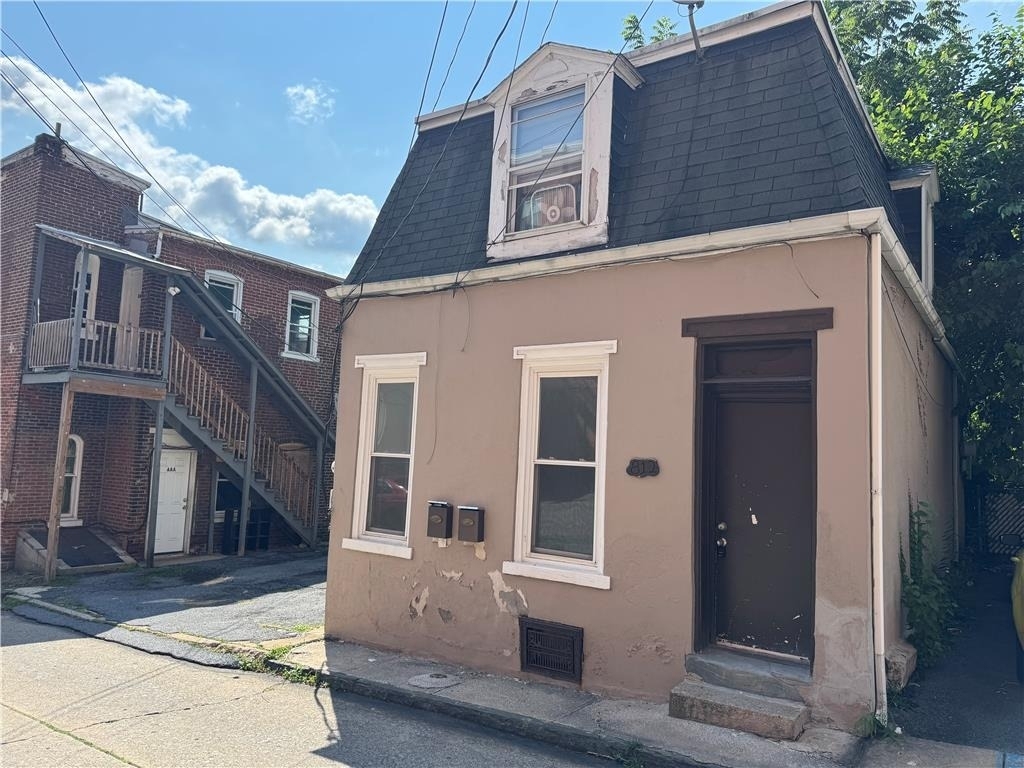 812 Chestnut Street - Photo 1