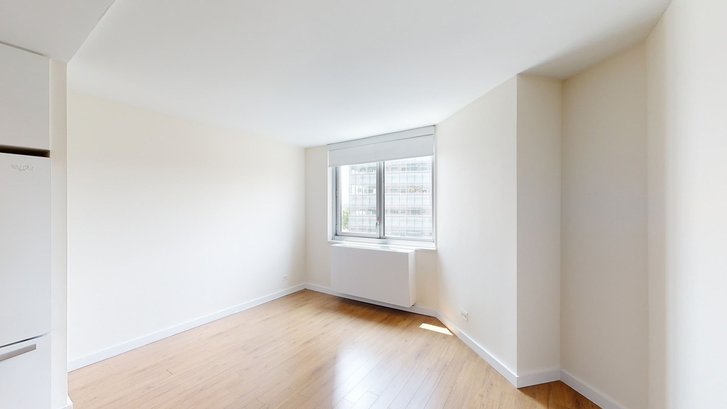 401 E 34th St - Photo 2