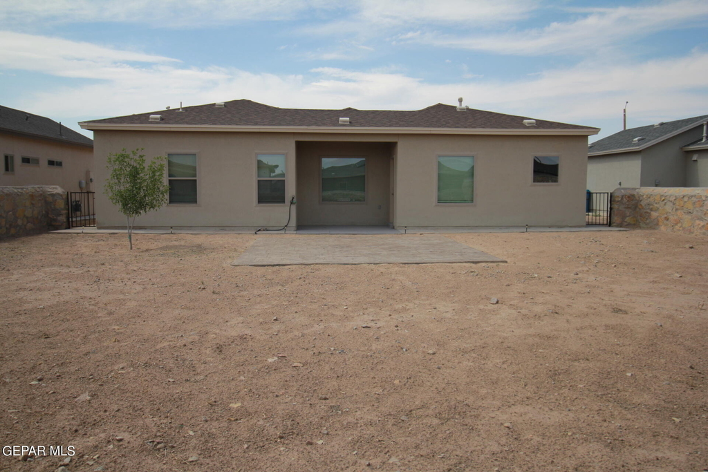 620 Adrian Arellano Street W - Photo 96