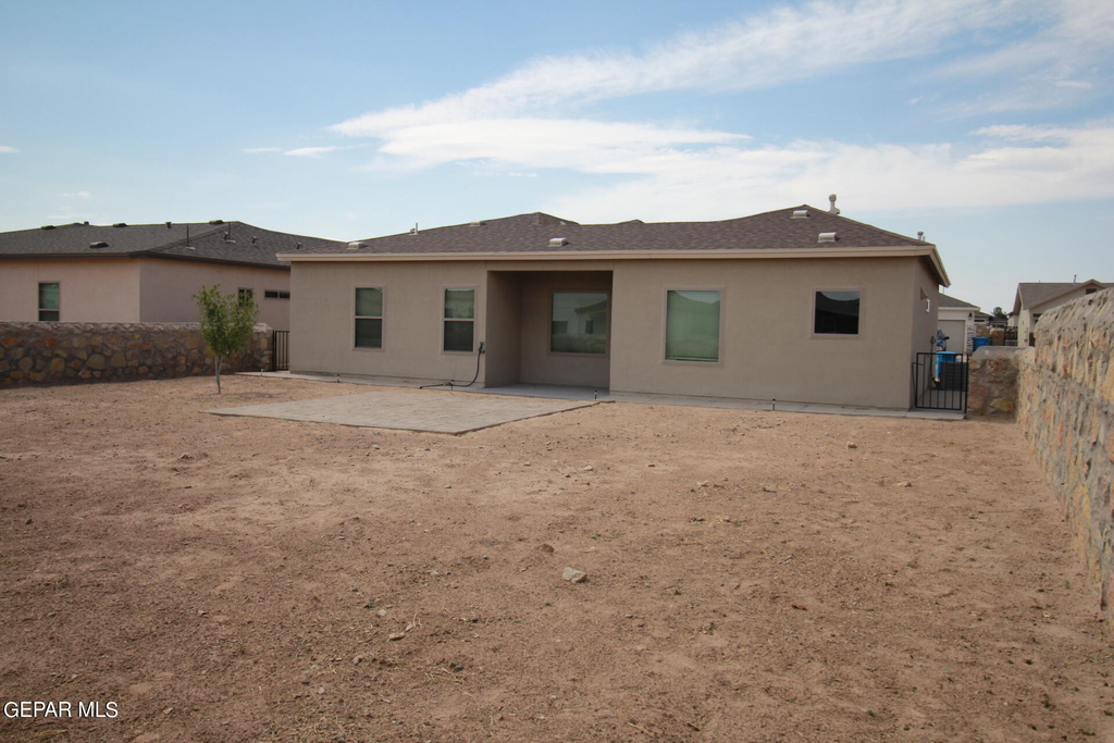 620 Adrian Arellano Street W - Photo 93
