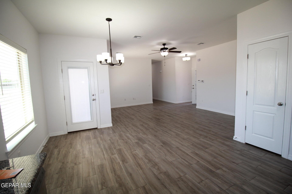620 Adrian Arellano Street W - Photo 20
