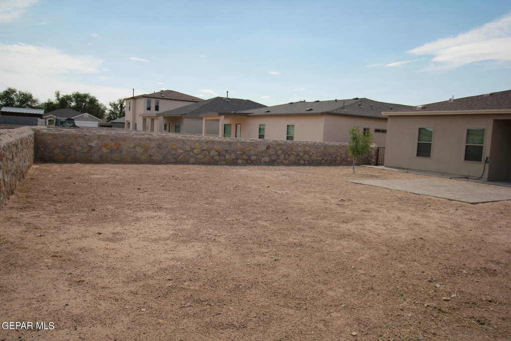 620 Adrian Arellano Street W - Photo 94