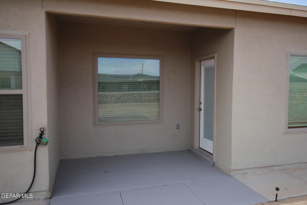 620 Adrian Arellano Street W - Photo 92