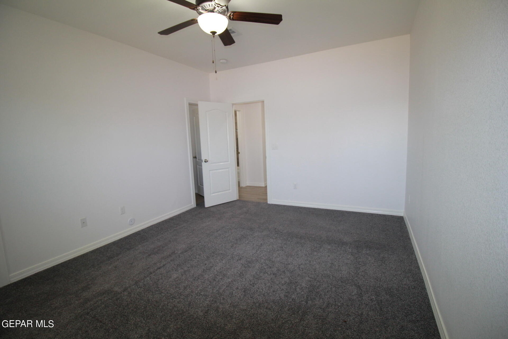 620 Adrian Arellano Street W - Photo 32