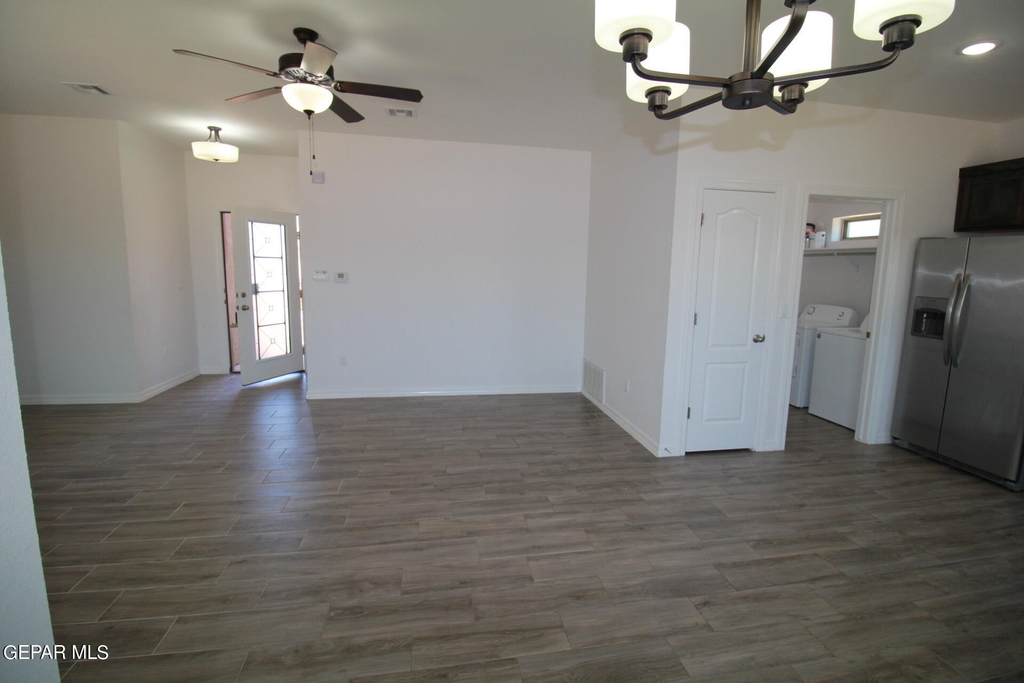 620 Adrian Arellano Street W - Photo 21