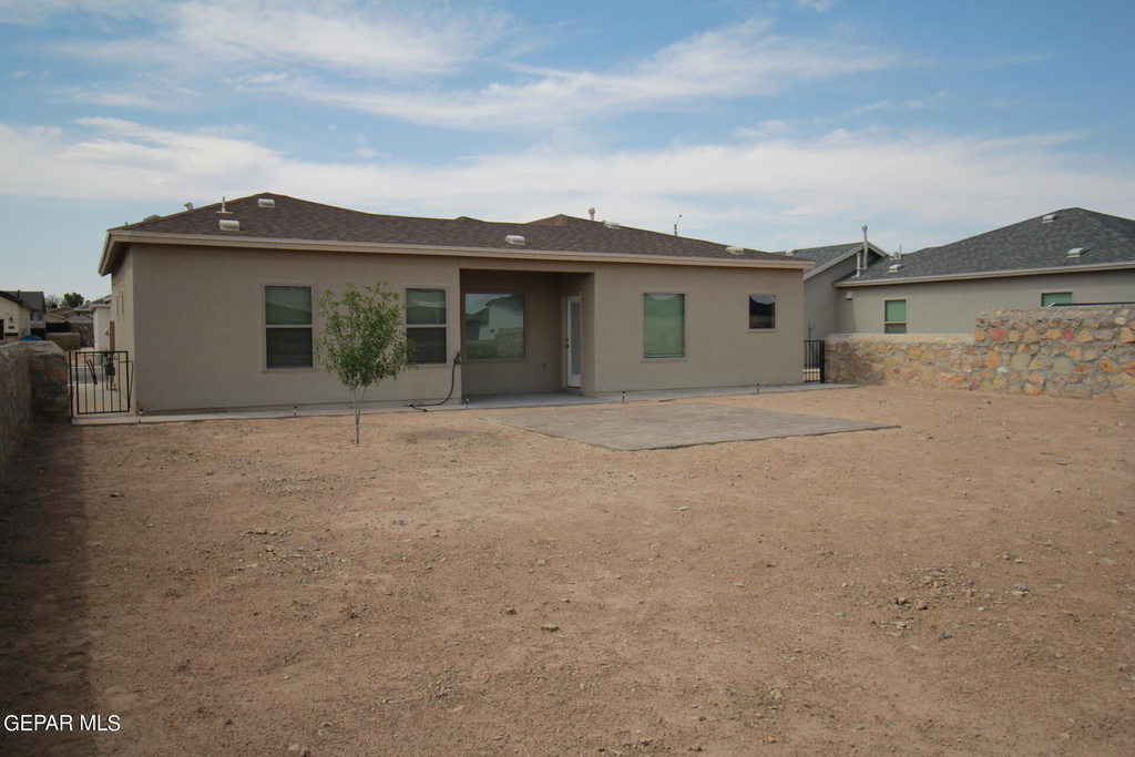 620 Adrian Arellano Street W - Photo 97