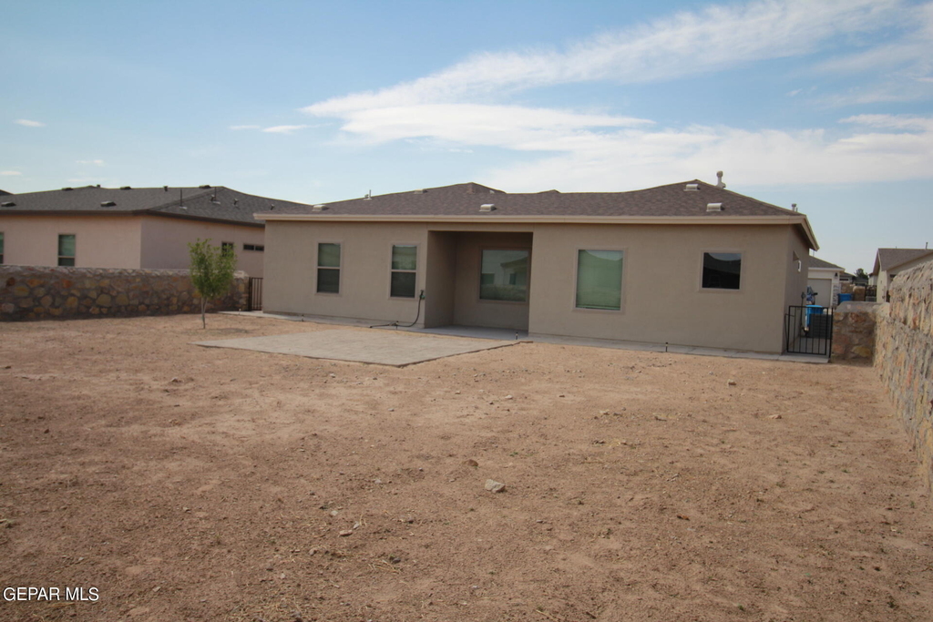 620 Adrian Arellano Street W - Photo 95