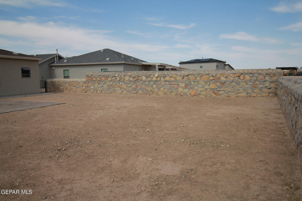620 Adrian Arellano Street W - Photo 98