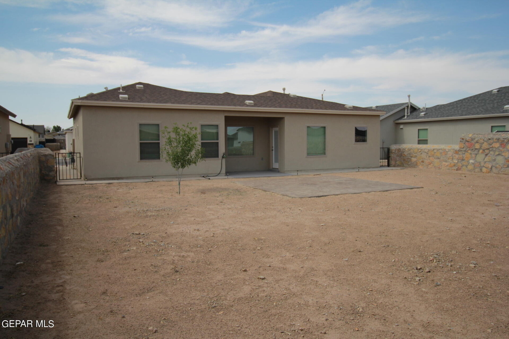 620 Adrian Arellano Street W - Photo 100
