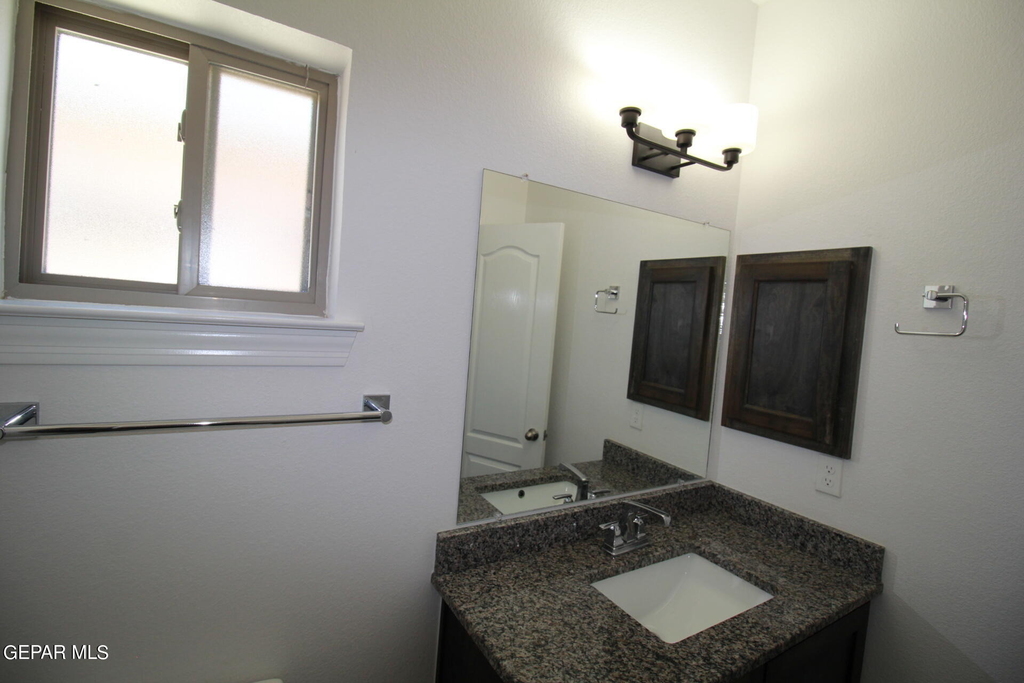 620 Adrian Arellano Street W - Photo 48