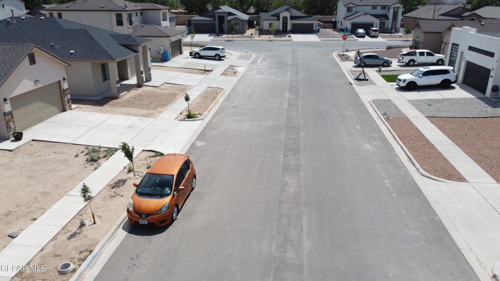 620 Adrian Arellano Street W - Photo 3