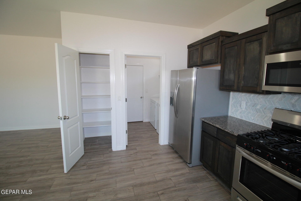 620 Adrian Arellano Street W - Photo 27