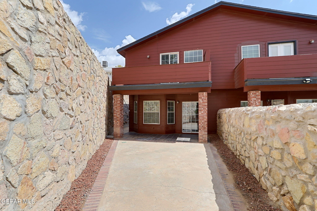 7235 Royal Arms Drive - Photo 32