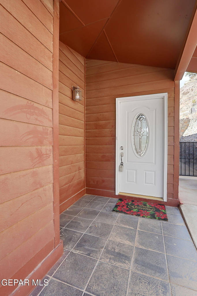 7235 Royal Arms Drive - Photo 3