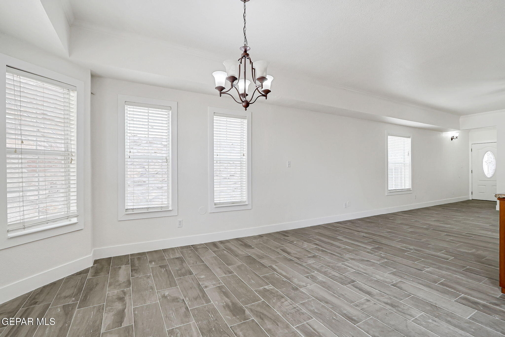 7235 Royal Arms Drive - Photo 10